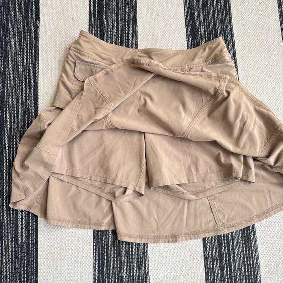 Athleta Skort‎ Women's Lightweight Tan Skort Size 6 - Picture 3 of 9